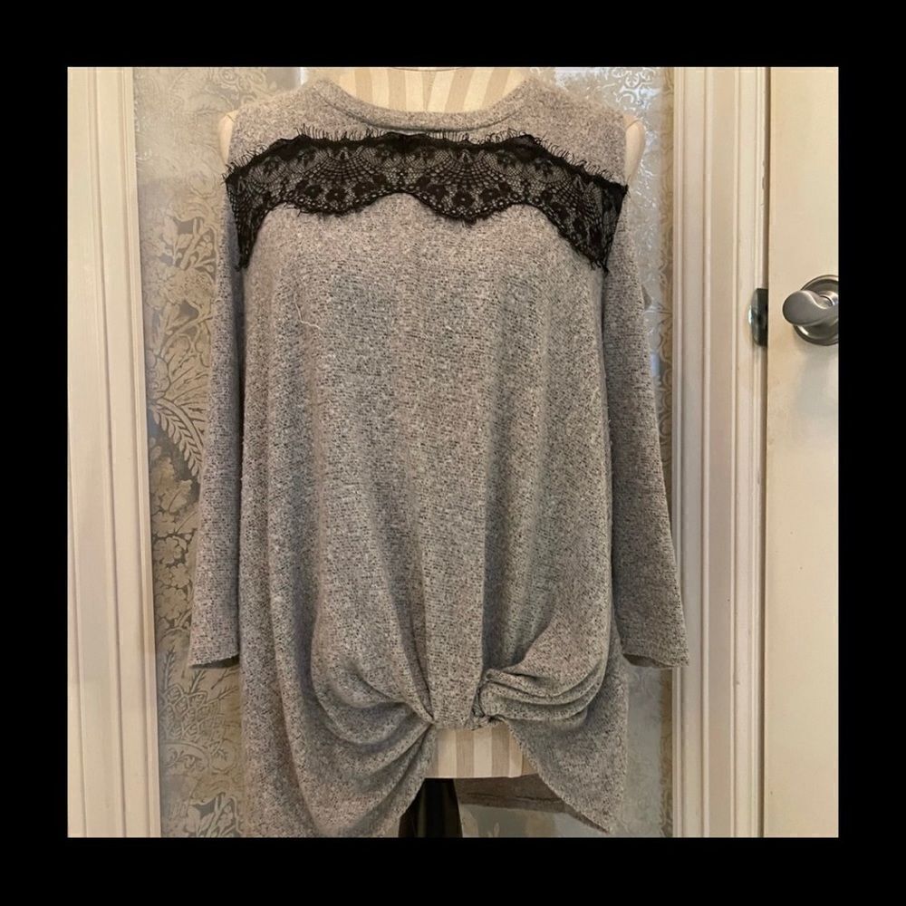 AWESOME KNIT Cold Shoulder Top! - Picture 8 of 16